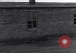 Standbild NS-Konzentrationslager Ludwigslust Deutschland, 1945, aus Sekunde 61 historischem Filmmaterial Videoclip 65675037227