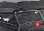 Standbild deutsche militärische Fahrzeuge Neumark Tschechoslowakei, 1945, aus Sekunde 20 historischem Filmmaterial Videoclip 65675037234