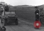 Standbild deutsche militärische Fahrzeuge Neumark Tschechoslowakei, 1945, aus Sekunde 25 historischem Filmmaterial Videoclip 65675037234