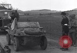 Standbild deutsche militärische Fahrzeuge Neumark Tschechoslowakei, 1945, aus Sekunde 26 historischem Filmmaterial Videoclip 65675037234