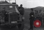 Standbild deutsche militärische Fahrzeuge Neumark Tschechoslowakei, 1945, aus Sekunde 30 historischem Filmmaterial Videoclip 65675037234