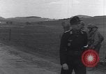 Standbild deutsche militärische Fahrzeuge Neumark Tschechoslowakei, 1945, aus Sekunde 38 historischem Filmmaterial Videoclip 65675037234