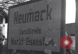 Standbild deutsche militärische Fahrzeuge Neumark Tschechoslowakei, 1945, aus Sekunde 40 historischem Filmmaterial Videoclip 65675037234