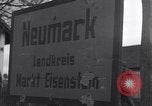 Standbild deutsche militärische Fahrzeuge Neumark Tschechoslowakei, 1945, aus Sekunde 45 historischem Filmmaterial Videoclip 65675037234