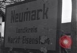 Standbild deutsche militärische Fahrzeuge Neumark Tschechoslowakei, 1945, aus Sekunde 46 historischem Filmmaterial Videoclip 65675037234