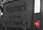Standbild deutsche militärische Fahrzeuge Neumark Tschechoslowakei, 1945, aus Sekunde 47 historischem Filmmaterial Videoclip 65675037234