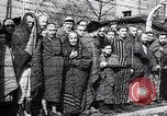Standbild KZ Auschwitz Auschwitz Polen, 1944, aus Sekunde 52 historischem Filmmaterial Videoclip 65675037239