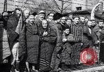 Standbild KZ Auschwitz Auschwitz Polen, 1944, aus Sekunde 53 historischem Filmmaterial Videoclip 65675037239