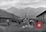 Standbild vertriebene Camp Admont Österreich, 1946, aus Sekunde 22 historischem Filmmaterial Videoclip 65675037241