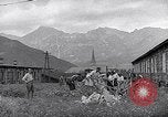 Standbild vertriebene Camp Admont Österreich, 1946, aus Sekunde 23 historischem Filmmaterial Videoclip 65675037241