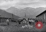 Standbild vertriebene Camp Admont Österreich, 1946, aus Sekunde 26 historischem Filmmaterial Videoclip 65675037241