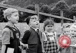 Immagine di UNRRA sfollati camp Admont Austria, 1946, secondo 42 filmato di repertorio 65675037242