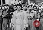 Standbild Belsen Konzentrationslager Niedersachsen Deutschland, 1945, aus Sekunde 3 historischem Filmmaterial Videoclip 65675037244