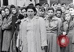 Standbild Belsen Konzentrationslager Niedersachsen Deutschland, 1945, aus Sekunde 9 historischem Filmmaterial Videoclip 65675037244
