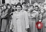 Standbild Belsen Konzentrationslager Niedersachsen Deutschland, 1945, aus Sekunde 18 historischem Filmmaterial Videoclip 65675037244