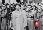 Standbild Belsen Konzentrationslager Niedersachsen Deutschland, 1945, aus Sekunde 19 historischem Filmmaterial Videoclip 65675037244