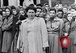 Standbild Belsen Konzentrationslager Niedersachsen Deutschland, 1945, aus Sekunde 20 historischem Filmmaterial Videoclip 65675037244