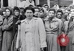 Standbild Belsen Konzentrationslager Niedersachsen Deutschland, 1945, aus Sekunde 29 historischem Filmmaterial Videoclip 65675037244