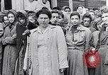 Standbild Belsen Konzentrationslager Niedersachsen Deutschland, 1945, aus Sekunde 30 historischem Filmmaterial Videoclip 65675037244