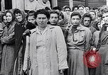 Standbild Belsen Konzentrationslager Niedersachsen Deutschland, 1945, aus Sekunde 33 historischem Filmmaterial Videoclip 65675037244
