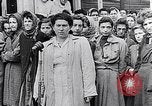 Standbild Belsen Konzentrationslager Niedersachsen Deutschland, 1945, aus Sekunde 34 historischem Filmmaterial Videoclip 65675037244