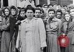 Standbild Belsen Konzentrationslager Niedersachsen Deutschland, 1945, aus Sekunde 35 historischem Filmmaterial Videoclip 65675037244