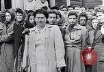 Standbild Belsen Konzentrationslager Niedersachsen Deutschland, 1945, aus Sekunde 37 historischem Filmmaterial Videoclip 65675037244