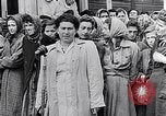 Standbild Belsen Konzentrationslager Niedersachsen Deutschland, 1945, aus Sekunde 41 historischem Filmmaterial Videoclip 65675037244