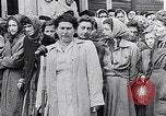 Standbild Belsen Konzentrationslager Niedersachsen Deutschland, 1945, aus Sekunde 42 historischem Filmmaterial Videoclip 65675037244