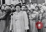Standbild Belsen Konzentrationslager Niedersachsen Deutschland, 1945, aus Sekunde 47 historischem Filmmaterial Videoclip 65675037244