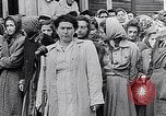 Standbild Belsen Konzentrationslager Niedersachsen Deutschland, 1945, aus Sekunde 49 historischem Filmmaterial Videoclip 65675037244