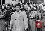 Standbild Belsen Konzentrationslager Niedersachsen Deutschland, 1945, aus Sekunde 51 historischem Filmmaterial Videoclip 65675037244