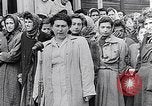 Standbild Belsen Konzentrationslager Niedersachsen Deutschland, 1945, aus Sekunde 54 historischem Filmmaterial Videoclip 65675037244