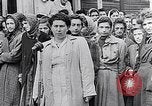 Standbild Belsen Konzentrationslager Niedersachsen Deutschland, 1945, aus Sekunde 57 historischem Filmmaterial Videoclip 65675037244
