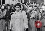 Standbild Belsen Konzentrationslager Niedersachsen Deutschland, 1945, aus Sekunde 59 historischem Filmmaterial Videoclip 65675037244
