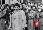 Standbild Belsen Konzentrationslager Niedersachsen Deutschland, 1945, aus Sekunde 60 historischem Filmmaterial Videoclip 65675037244