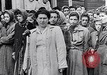 Standbild Belsen Konzentrationslager Niedersachsen Deutschland, 1945, aus Sekunde 61 historischem Filmmaterial Videoclip 65675037244