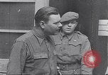 Standbild Bergen Belsen Konzentrationslager Niedersachsen Deutschland, 1945, aus Sekunde 3 historischem Filmmaterial Videoclip 65675037245
