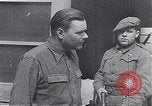 Standbild Bergen Belsen Konzentrationslager Niedersachsen Deutschland, 1945, aus Sekunde 4 historischem Filmmaterial Videoclip 65675037245