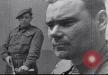 Standbild Bergen Belsen Konzentrationslager Niedersachsen Deutschland, 1945, aus Sekunde 10 historischem Filmmaterial Videoclip 65675037245
