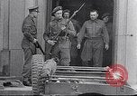 Standbild Bergen Belsen Konzentrationslager Niedersachsen Deutschland, 1945, aus Sekunde 11 historischem Filmmaterial Videoclip 65675037245