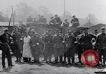 Standbild Bergen Belsen Konzentrationslager Niedersachsen Deutschland, 1945, aus Sekunde 29 historischem Filmmaterial Videoclip 65675037245