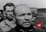 Standbild Bergen Belsen Konzentrationslager Niedersachsen Deutschland, 1945, aus Sekunde 33 historischem Filmmaterial Videoclip 65675037245