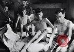 Standbild Bergen Belsen Konzentrationslager Niedersachsen Deutschland, 1945, aus Sekunde 43 historischem Filmmaterial Videoclip 65675037245