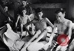 Standbild Bergen Belsen Konzentrationslager Niedersachsen Deutschland, 1945, aus Sekunde 44 historischem Filmmaterial Videoclip 65675037245