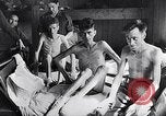 Standbild Bergen Belsen Konzentrationslager Niedersachsen Deutschland, 1945, aus Sekunde 48 historischem Filmmaterial Videoclip 65675037245