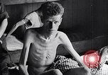 Standbild Bergen Belsen Konzentrationslager Niedersachsen Deutschland, 1945, aus Sekunde 50 historischem Filmmaterial Videoclip 65675037245
