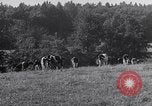 Image hommes achètent le blé Francfort Allemagne, 1946, de la seconde 35 séquences d'archives historiques vidéo 65675037249