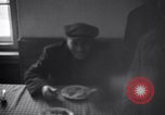 Immagine di Jewish Sfollati's Camp Landsberg Germania, 1945, secondo 49 filmato di repertorio 65675037253