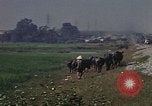 Standbild Heavy Traffic in Märkten Vietnam, 1967, aus Sekunde 6 historischem Filmmaterial Videoclip 65675037262
